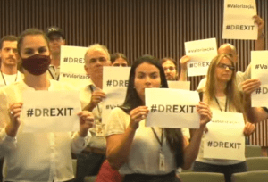 Protesto de funcionários do BC no Encontro Anual Drex 2023