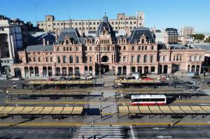 Estação de trem Plaza Constitución em Buenos Aires durante greve 9/5/2024 REUTERS/Agustin Marcarian